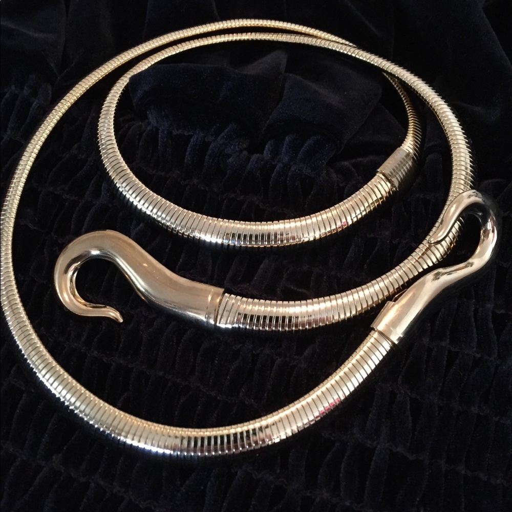 Beautiful gold tone stretch belt.